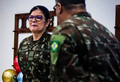 Recifense formada em medicina pela Universidade de Pernambuco (UPE), a coronel médica Cláudia Cacho iniciou a carreira militar em 1996, como oficial temporária no 2º Batalhão de Infantaria Motorizada, em Goiânia (GO) -  (crédito: Divulgação/Hospital Militar de Área de Brasília)