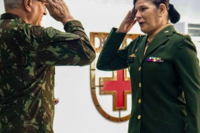 O Exército Brasileiro indicou pela primeira vez uma mulher, a Coronel Médica Claudia Lima Gusmão Cacho, para o posto de General de Brigada