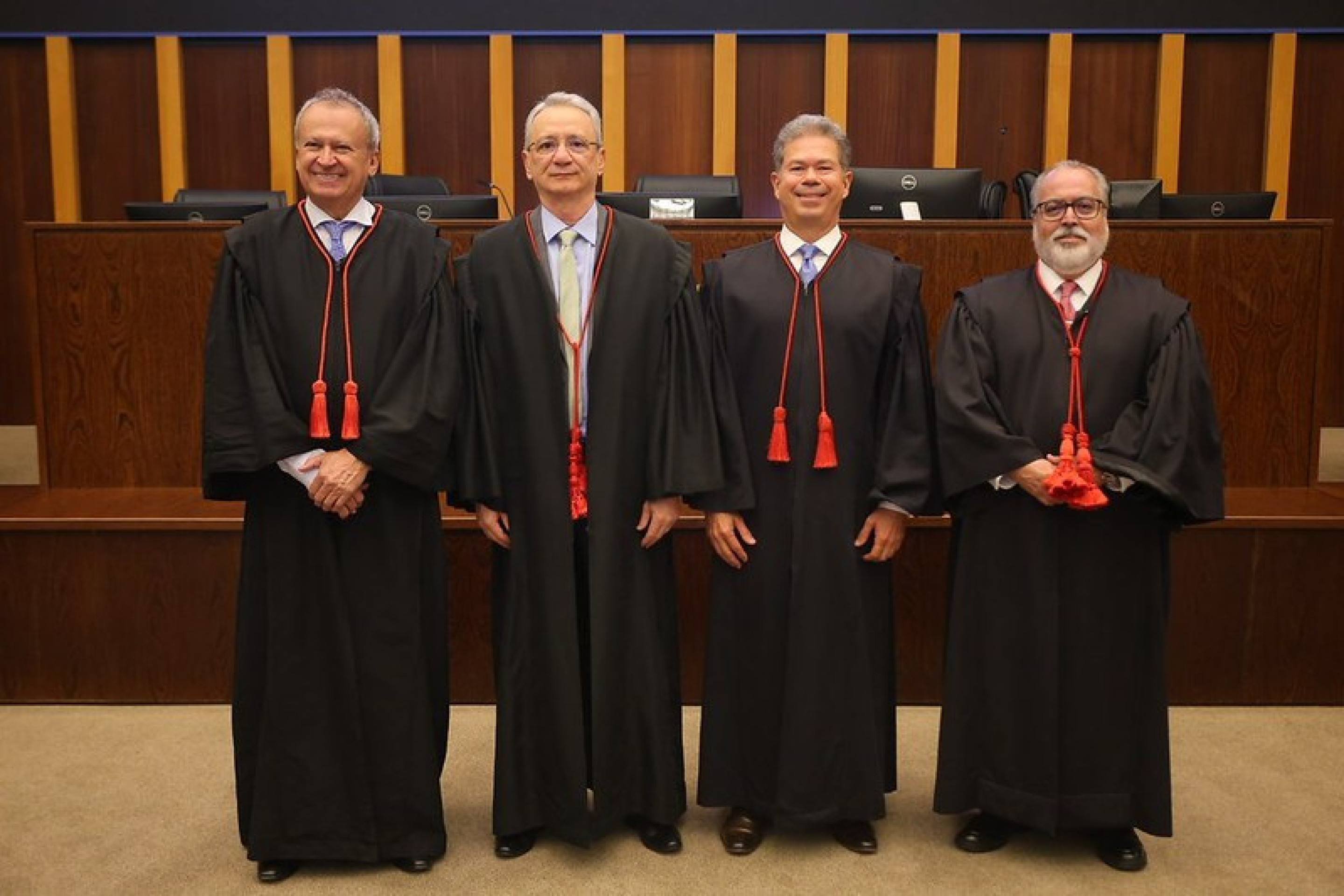  2026. Eixo Capital. Administra&ccedil;&atilde;o do TJDFT para o bi&ecirc;nio 2026-2028: Jair Oliveira Soares, Fernando Antonio Habibe Pereira, Te&oacute;filo Rodrigues Caetano Neto e Arnoldo Camanho de Assis