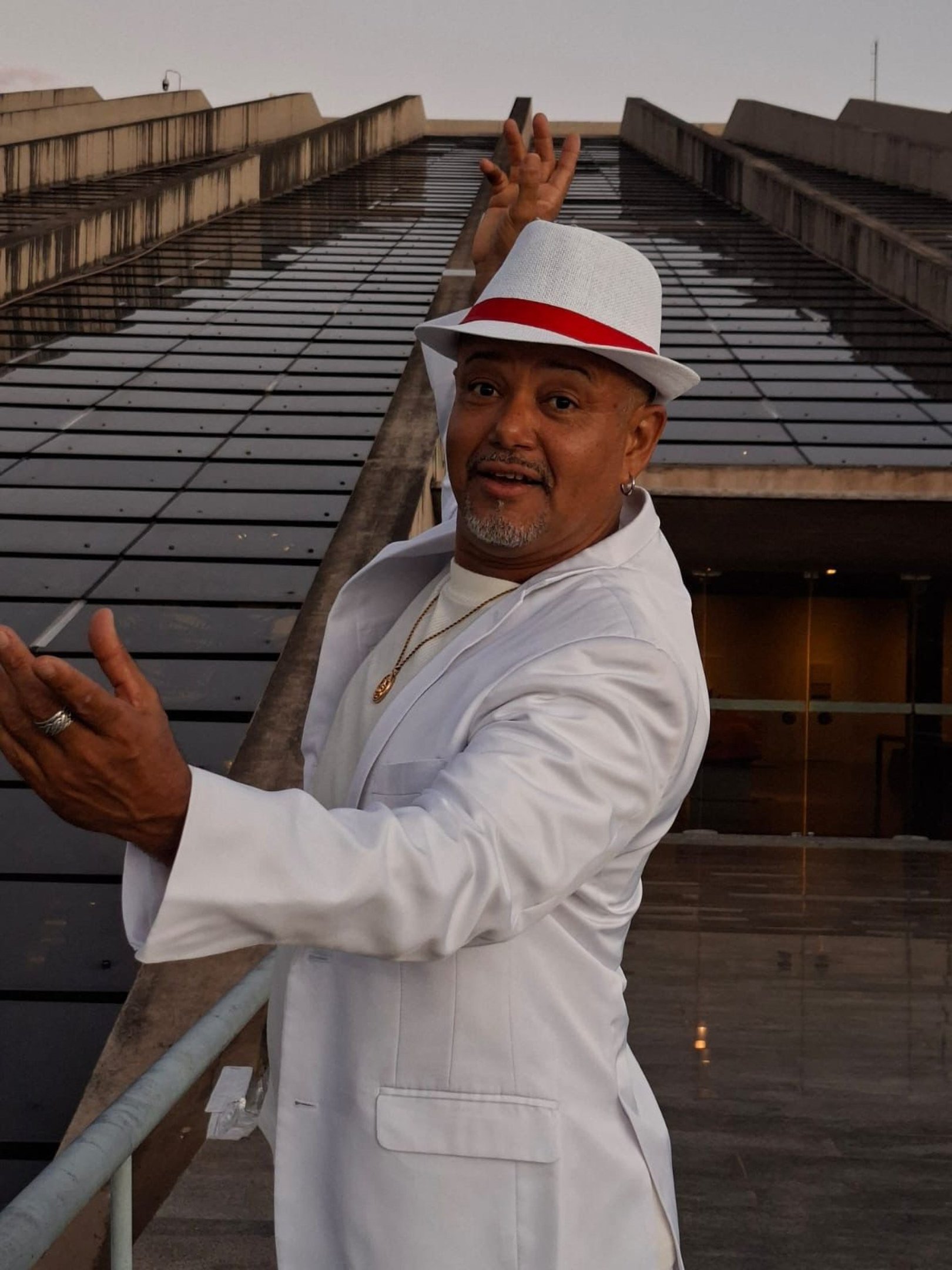 Jovens em cumprimento de medida socioeducativa recebem projeto social