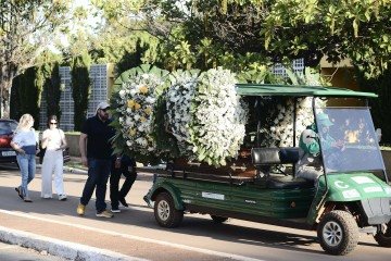 Corpo do empresário foi velado e sepultado ontem, no cemitério Campo da Esperança da Asa Sul. Ele lutava contra um câncer desde 2020 - (crédito: Minervino Júnior/CB/D.A.Press) Corpo do empresário foi velado e sepultado ontem, no cemitério Campo da Esperança da Asa Sul. Ele lutava contra um câncer desde 2020 - (crédito: Minervino Júnior/CB/D.A.Press)