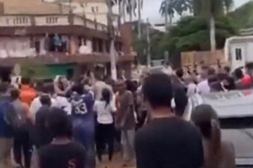 Apesar das hostilidades, não houve confrontos físicos. A equipe de segurança acompanhou o presidente -  (crédito: Reprodução/Redes Sociais )