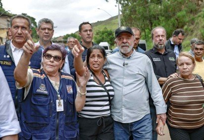 Lula durante visita ao centro de acolhimento de desabrigados em Minas Gerais -  (crédito:  Ricardo Stuckert / PR) -Lula durante visita ao centro de acolhimento de desabrigados em Minas Gerais -  (crédito:  Ricardo Stuckert / PR)