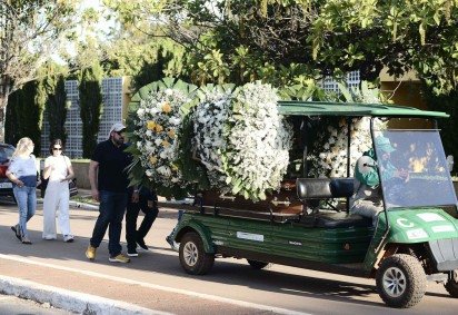  Corpo do empresário foi velado e sepultado ontem, no cemitério Campo da Esperança da Asa Sul. Ele lutava contra um câncer desde 2020 -  (crédito: Minervino Júnior/CB/D.A.Press)