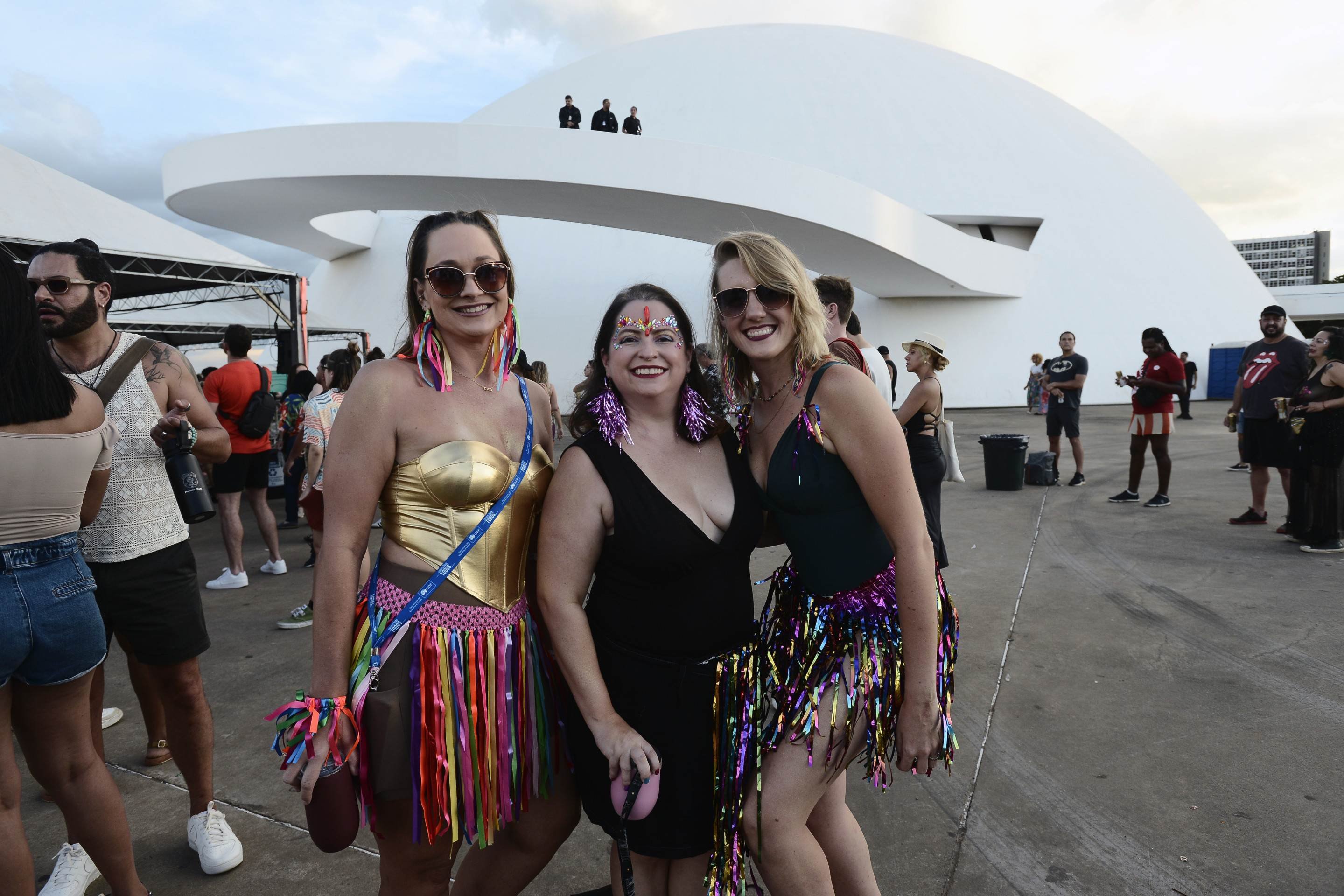  28/02/2026. Cr&eacute;dito: Minervino J&uacute;nior/CB/D.A Press. Brasil.  Brasilia - DF. Ressaca do Carnaval no Museu com a banda de percuss&atilde;o Maria vai com as outras. LorenaVieira, &Iacute;sis Sivinsk e Landra Mazer
