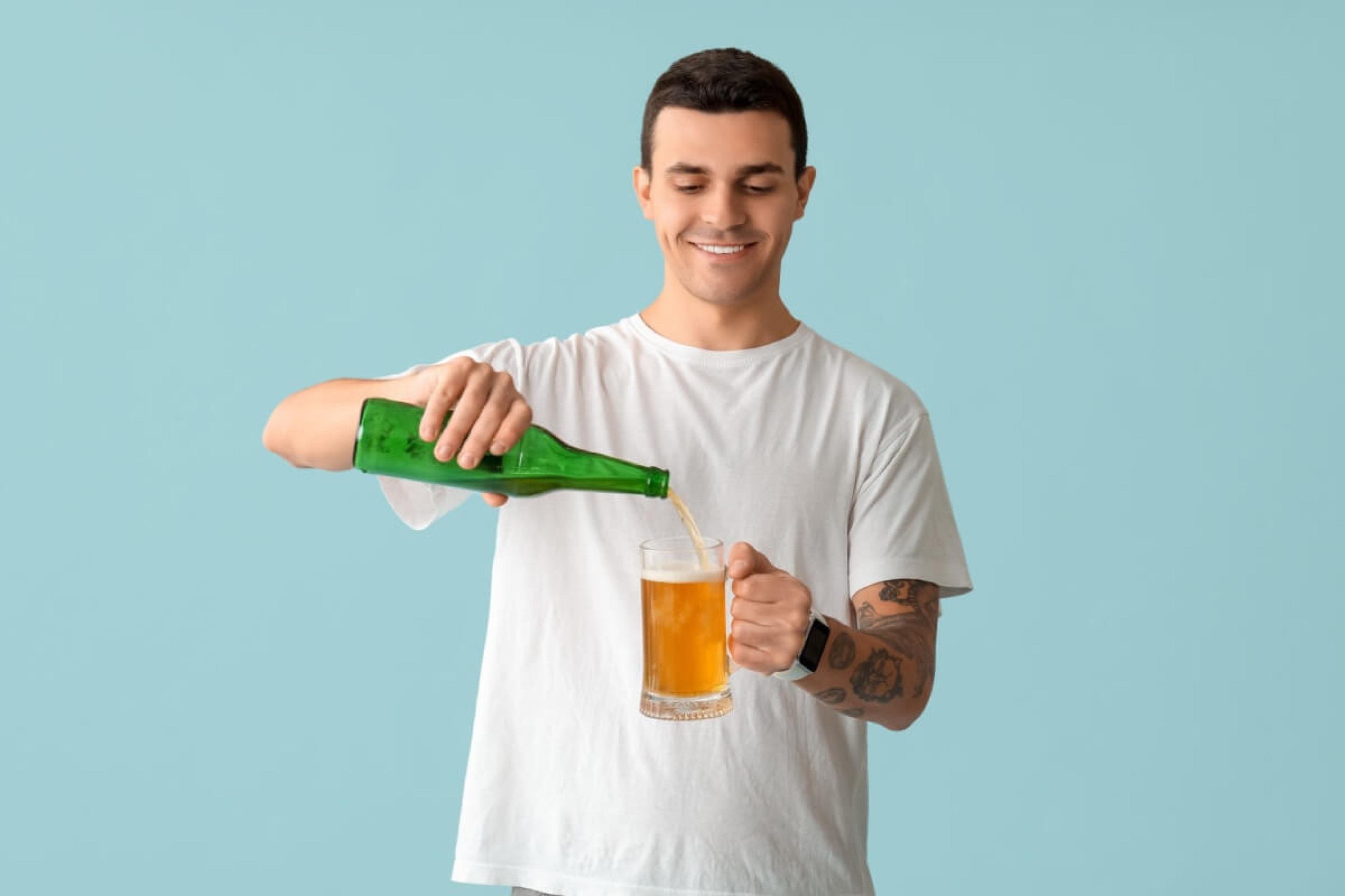 É possível evitar a ressaca intensa com algumas orientações práticas (Imagem: Pixel-Shot | Shutterstock) - (crédito: EdiCase) É possível evitar a ressaca intensa com algumas orientações práticas (Imagem: Pixel-Shot | Shutterstock) - (crédito: EdiCase)