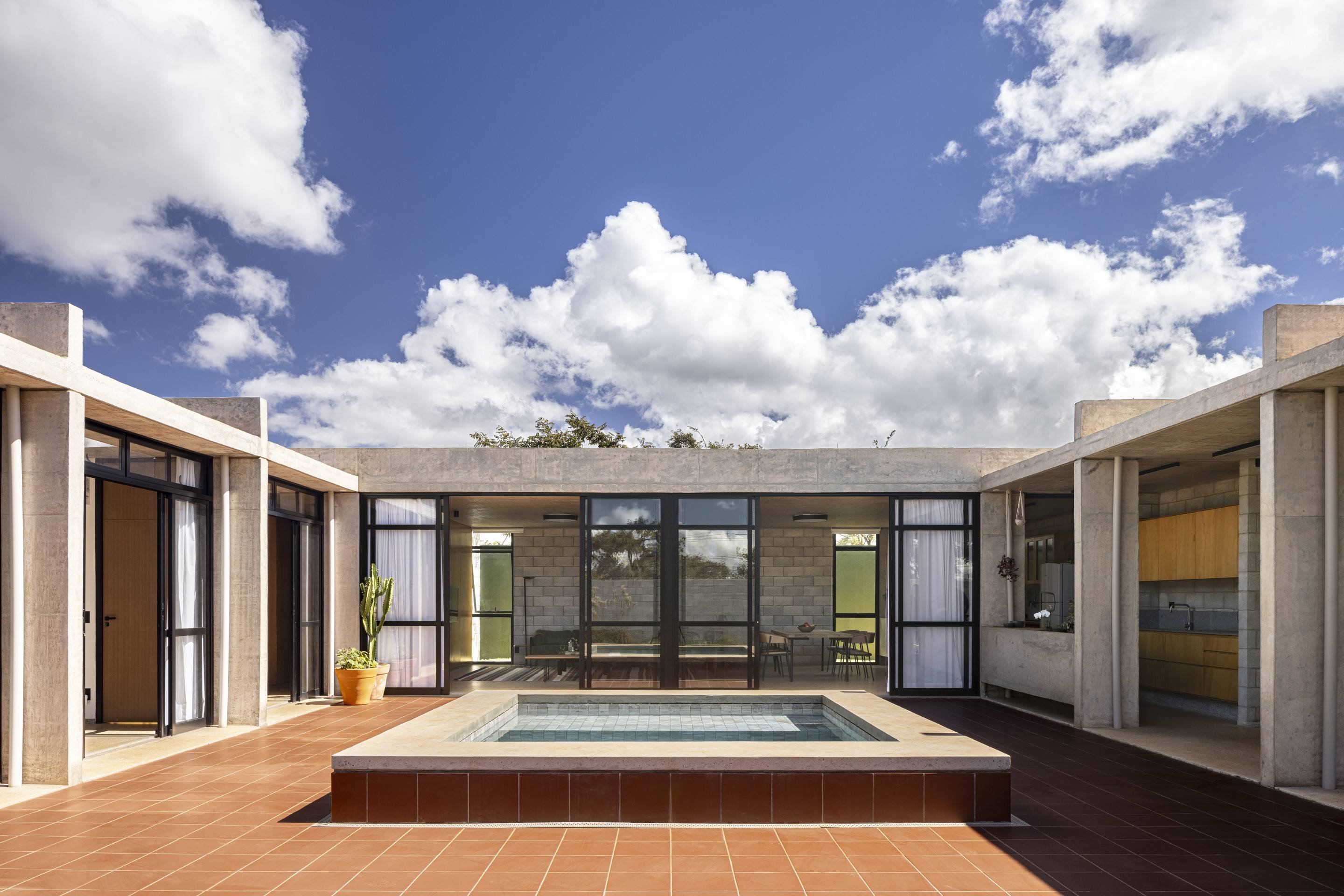 Casa do DF homenageia Instituto de Ciência da Universidade de Brasília