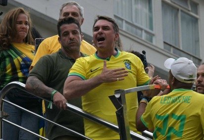 Na primeira manifestação como pré-candidato, Flávio foi à Paulista para reforçar a união da direita em torno do projeto político do clã Bolsonaro -  (crédito: Nelson Almeida/AFP) -Na primeira manifestação como pré-candidato, Flávio foi à Paulista para reforçar a união da direita em torno do projeto político do clã Bolsonaro -  (crédito: Nelson Almeida/AFP)