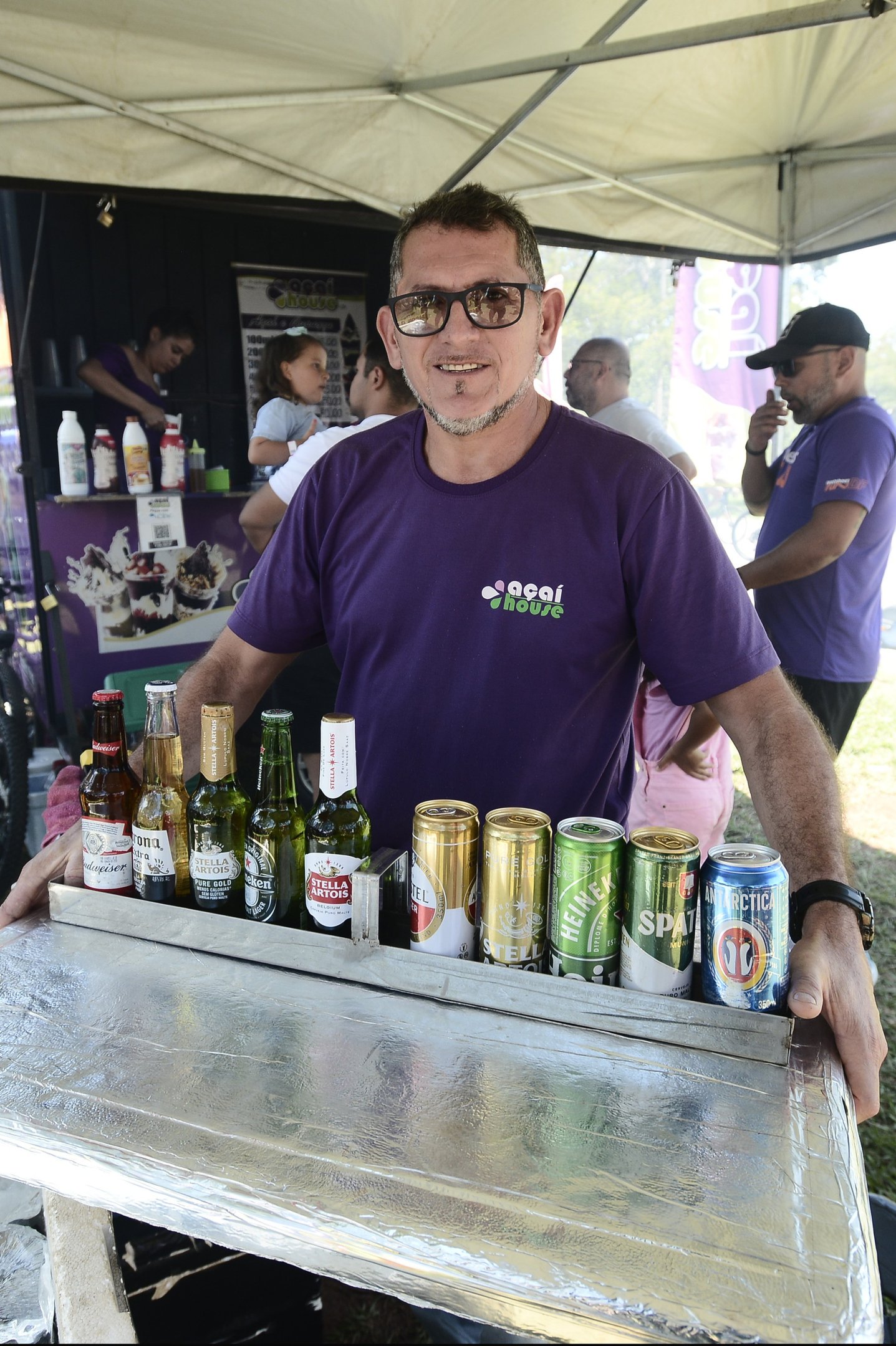 Paulo Silva comercializa a&ccedil;a&iacute; e bebidas no evento