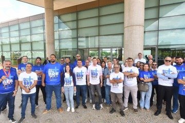 Sindicato dos Bancários convoca manifestação para pressionar parlamentares contra projeto sobre o BRB
- (crédito: Ed Alves CB/DA Press) Sindicato dos Bancários convoca manifestação para pressionar parlamentares contra projeto sobre o BRB
- (crédito: Ed Alves CB/DA Press)