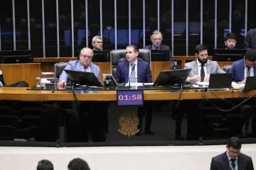 PEC da Segurança deve ser discutida no plenário da Câmara nesta segunda-feira (2/3)
- (crédito: Kayo Magalhães / Câmara dos Deputados) PEC da Segurança deve ser discutida no plenário da Câmara nesta segunda-feira (2/3)
- (crédito: Kayo Magalhães / Câmara dos Deputados)