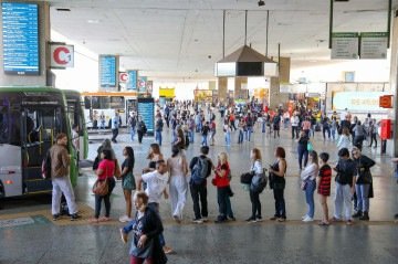 Em 2025, o programa registrou 31,6 milhões de acessos. Nos dois primeiros meses deste ano, os ônibus e metrô do DF receberam mais de 6,1 milhões de embarques - (crédito: | Foto: Divulgação/Semob-DF) Em 2025, o programa registrou 31,6 milhões de acessos. Nos dois primeiros meses deste ano, os ônibus e metrô do DF receberam mais de 6,1 milhões de embarques - (crédito: | Foto: Divulgação/Semob-DF)