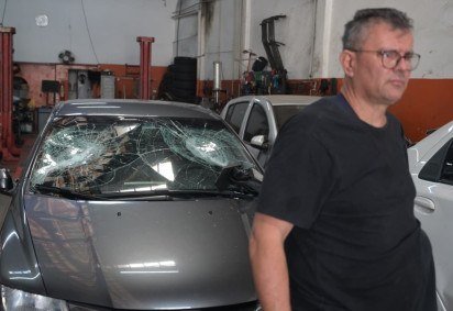 Suspeito promoveu um quebra-quebra no local, danificando quatro veículos dentro da oficina e outro no momento do atropelamento -  (crédito: Leandro Couri/EM/D.A.Press)