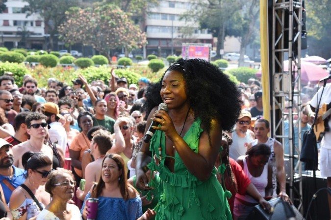 Adriana Araújo é uma das vozes mais proeminentes do samba da capital mineira e referência do gênero em Minas Gerais - (crédito: Gladyston Rodrigues/EM/D.A. Press) Adriana Araújo é uma das vozes mais proeminentes do samba da capital mineira e referência do gênero em Minas Gerais - (crédito: Gladyston Rodrigues/EM/D.A. Press)