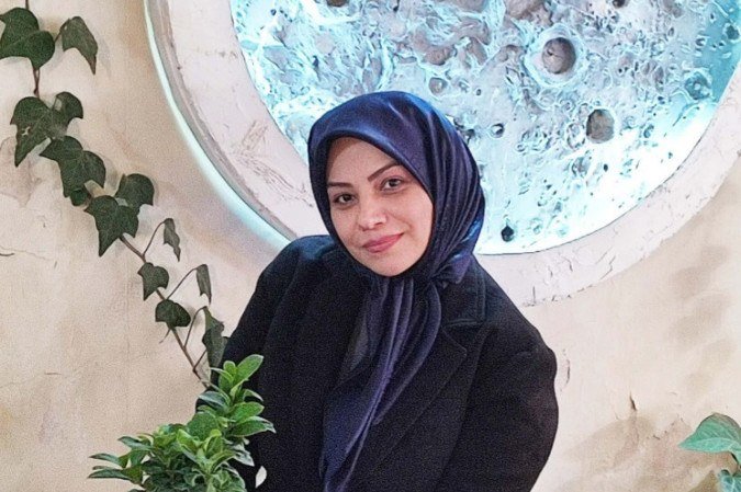 Afifeh Abedi, 46 anos, jornalista e pesquisadora de Teerã 

