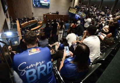 Após intensos debates, o PL 2.175/2026 foi aprovado por 14 votos a 10 na CLDF, na última terça-feira. Eventuais vetos de Ibaneis às emendas terão que ser analisados pelos parlamentares  -  (crédito:  Minervino Júnior/CB/D.A Press) -Após intensos debates, o PL 2.175/2026 foi aprovado por 14 votos a 10 na CLDF, na última terça-feira. Eventuais vetos de Ibaneis às emendas terão que ser analisados pelos parlamentares  -  (crédito:  Minervino Júnior/CB/D.A Press)