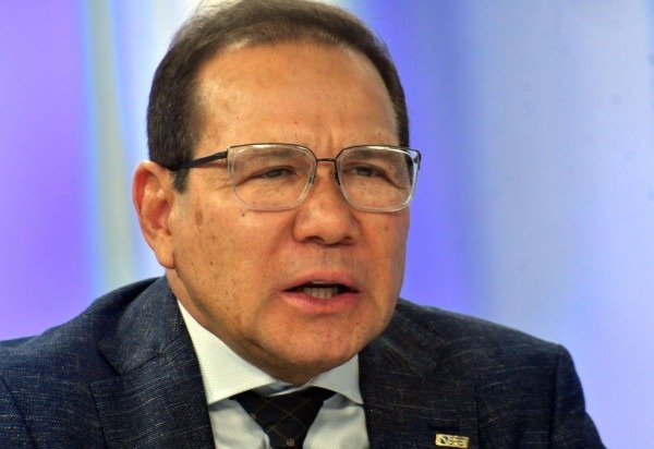  Ed Alves/CB/DA Press. Nelson Souza, presidente do BRB .. o entrevistado do CB.Poder. Na bancada: Carlos Alexandre e Sibele Negromonte.