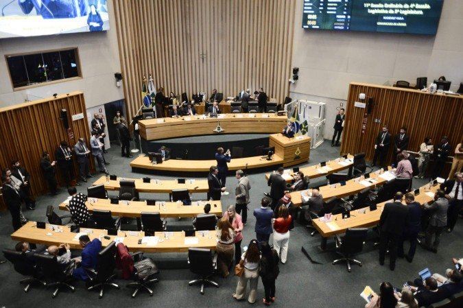 Deputados distritais estiveram em peso no plenário da CLDF para a votação do PL de socorro ao BRB com 13 emendas - (crédito: Minervino Junior/CB/DA Press) Deputados distritais estiveram em peso no plenário da CLDF para a votação do PL de socorro ao BRB com 13 emendas - (crédito: Minervino Junior/CB/DA Press)