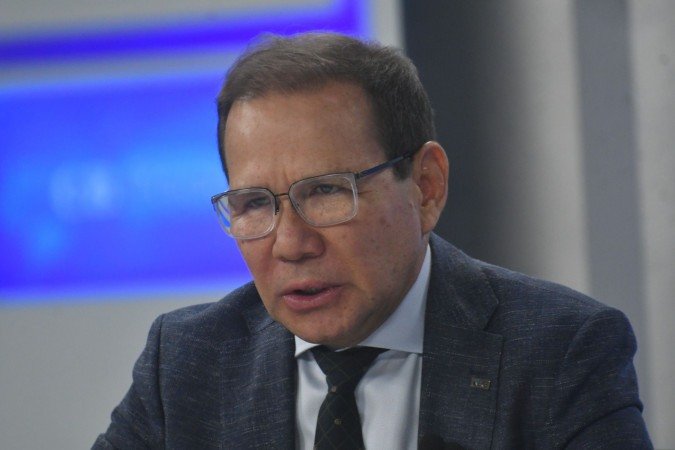 Nelson de Souza disse ao Correio que cinco investidores est&atilde;o interessados em Fundo Imobili&aacute;rio criado com im&oacute;veis do GDF -  (crédito:  Ed Alves/CB/DA Press. Nelson Souza, presidente do BRB &eacute; o entrevistado do CB.Poder. Na bancada: Carlos Alexandre e Sibele Negromonte.)