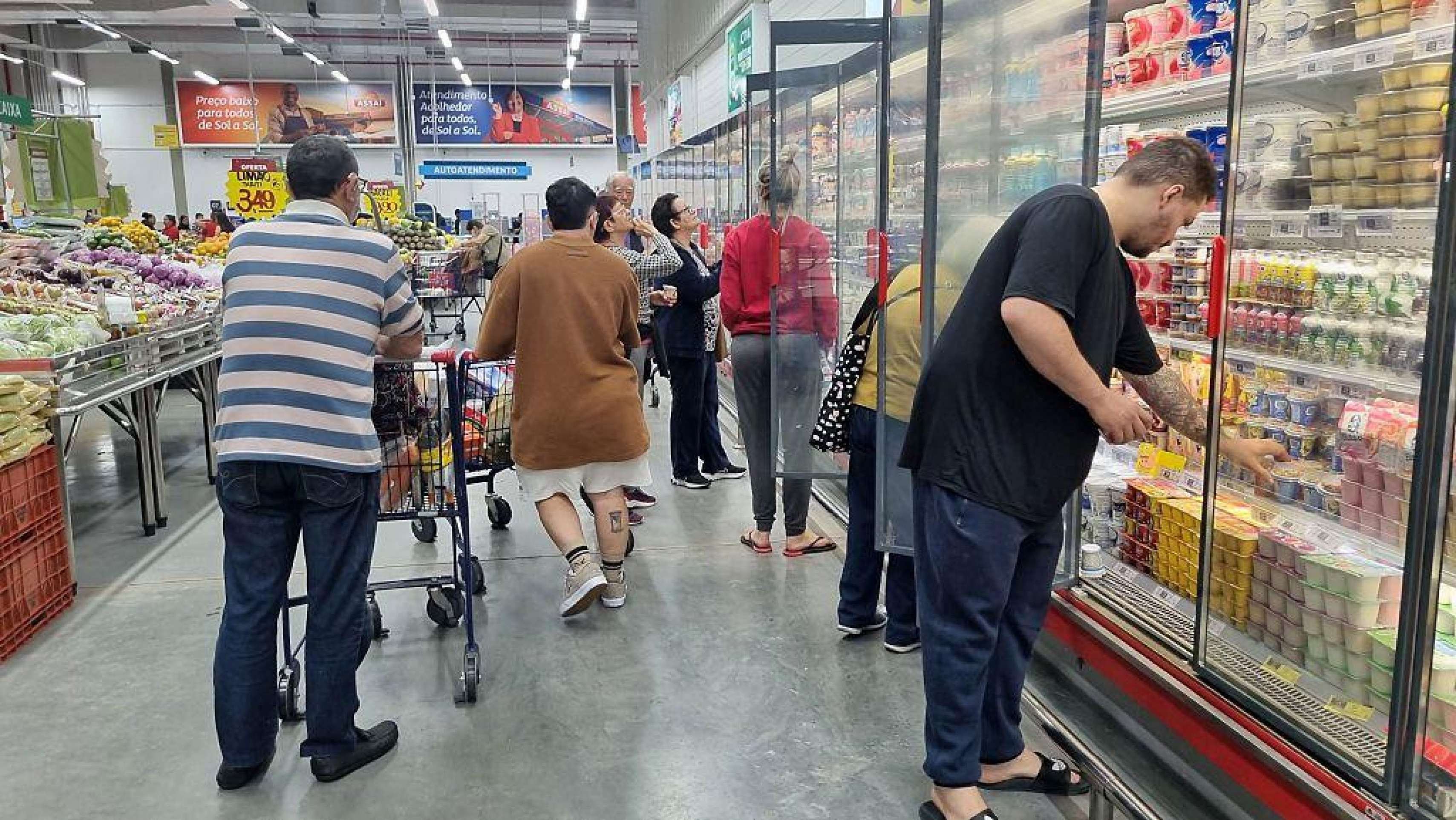 Navio ancorado na costa dos Emirados Árabes Unidos devido a interrupções na navegação no Estreito de Ormuz, em Dubai, em 2 de março - (crédito: Getty Images) Navio ancorado na costa dos Emirados Árabes Unidos devido a interrupções na navegação no Estreito de Ormuz, em Dubai, em 2 de março - (crédito: Getty Images)