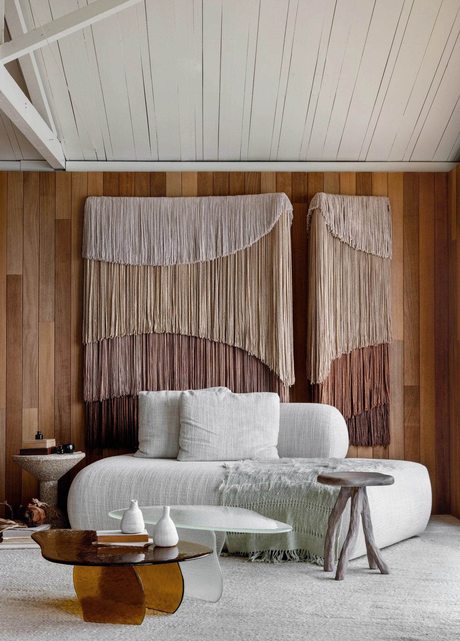 Com destaque em tape&ccedil;aria contempor&acirc;nea, o projeto foi realizado pelos arquitetos Emanueli Schneiders e Leonardo Gazzoni 