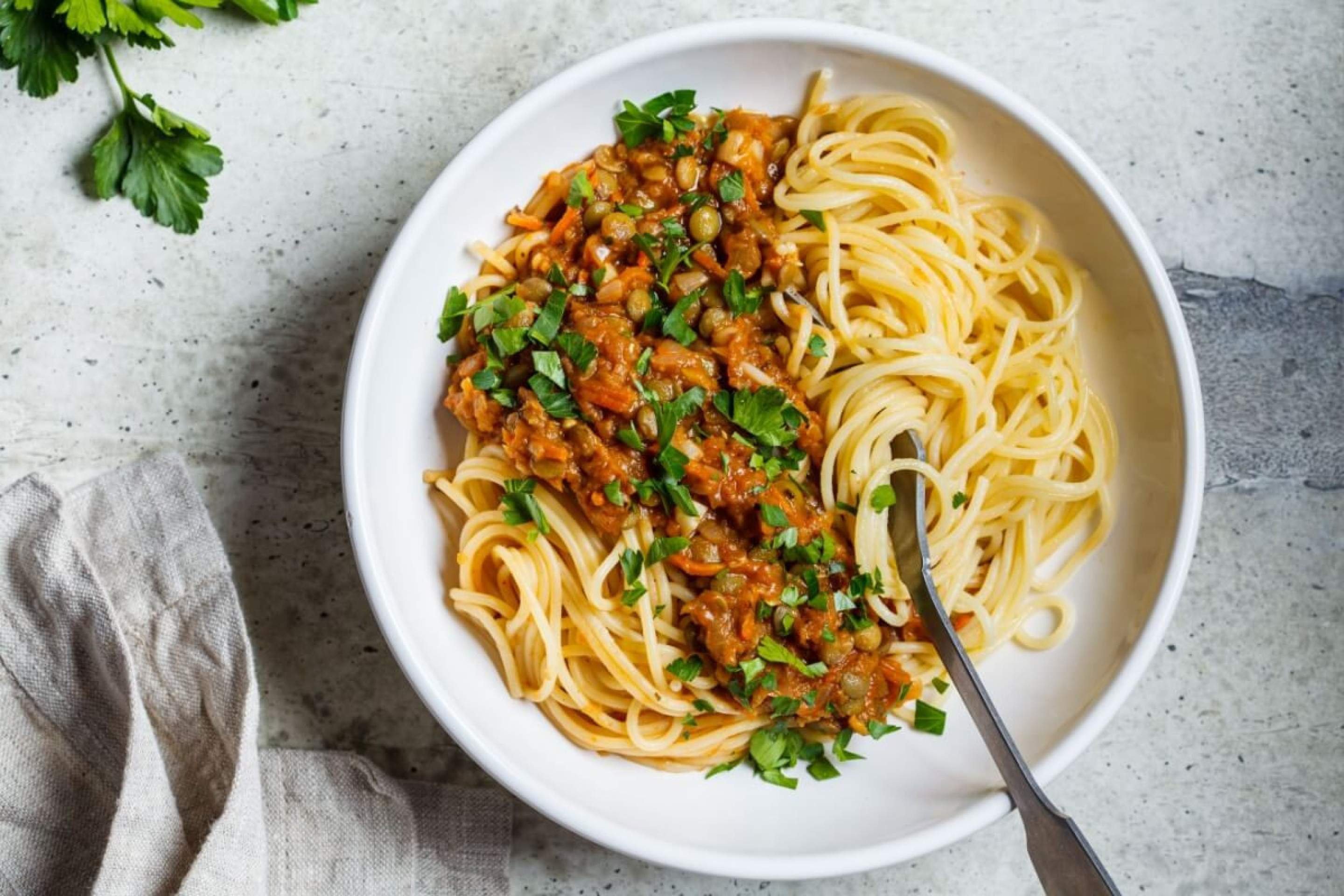 Espaguete ao molho de lentilha (Imagem: Nina Firsova | Shutterstock) - (crédito: EdiCase) Espaguete ao molho de lentilha (Imagem: Nina Firsova | Shutterstock) - (crédito: EdiCase)