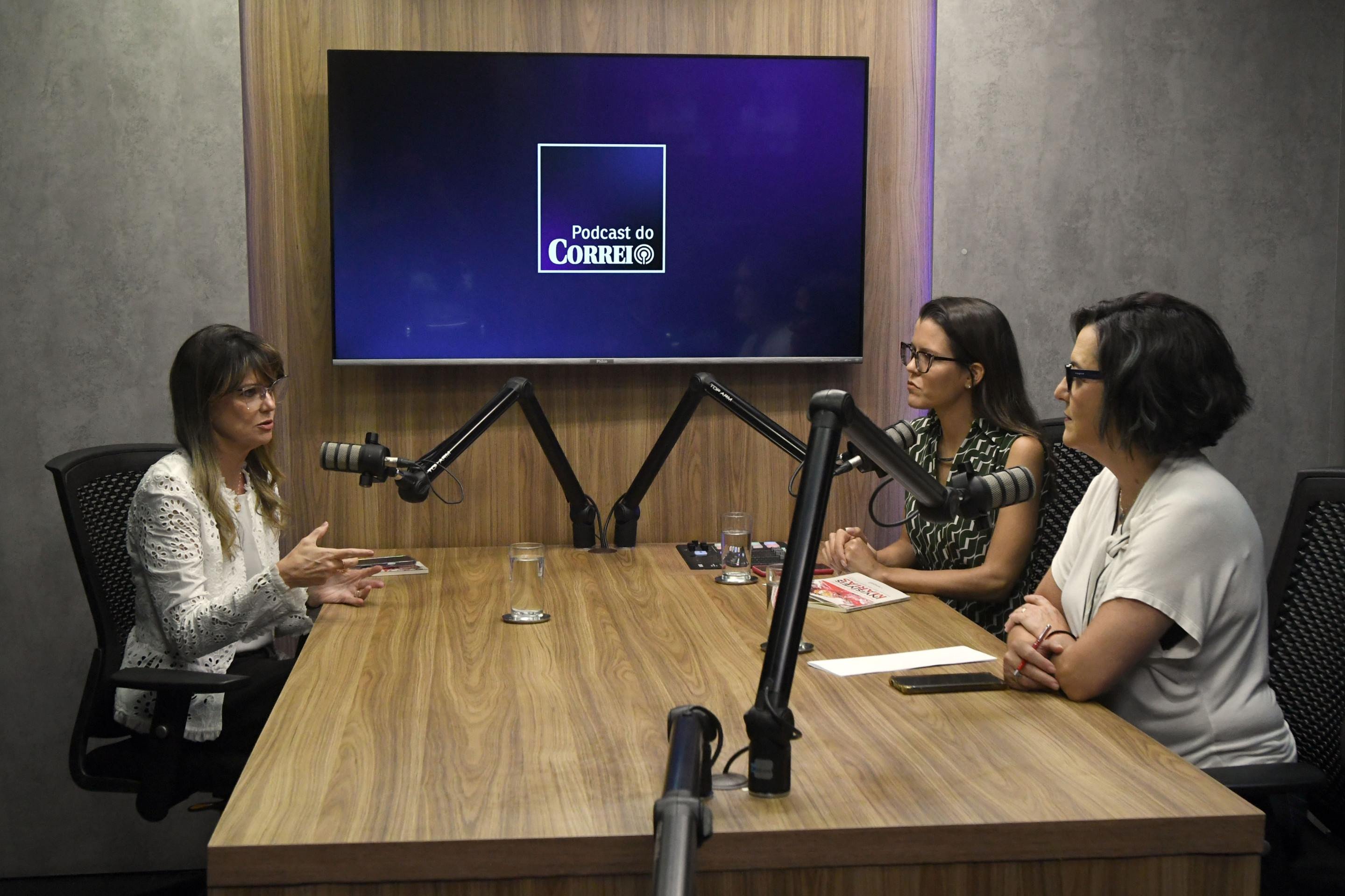 Juíza do TJDFT reedita livro com histórias sobre violência doméstica