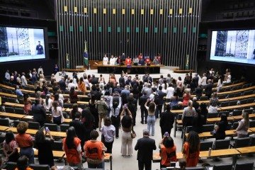 A cerimônia reuniu parlamentares de diferentes correntes políticas em defesa da equidade de direitos e oportunidades - (crédito: Kayo Magalhaes/Câmara dos Deputados) A cerimônia reuniu parlamentares de diferentes correntes políticas em defesa da equidade de direitos e oportunidades - (crédito: Kayo Magalhaes/Câmara dos Deputados)