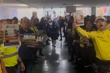 Guardas municipais protestam contra destaque à PEC da Segurança e cobram reconhecimento como polícias -  (crédito: Wal Lima)