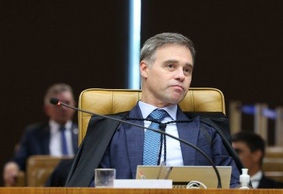 No modelo virtual, os ministros depositam os votos eletronicamente, sem discussão presencial. Em destaque, o relator André Mendonça -  (crédito: Luiz Silveira / STF) -No modelo virtual, os ministros depositam os votos eletronicamente, sem discussão presencial. Em destaque, o relator André Mendonça -  (crédito: Luiz Silveira / STF)