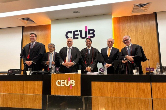  Eixo Capital. O advogado Guilherme Veiga apresentou a tese de doutorado no Ceub com uma banca de peso. Participaram o ministro Edson Fachin (orientador), o ex-presidente Michel Temer, o ministro aposentado Carlos Ayres Britto e os professores Luiz Rodrigues Wambier e Bruno Buonicore.