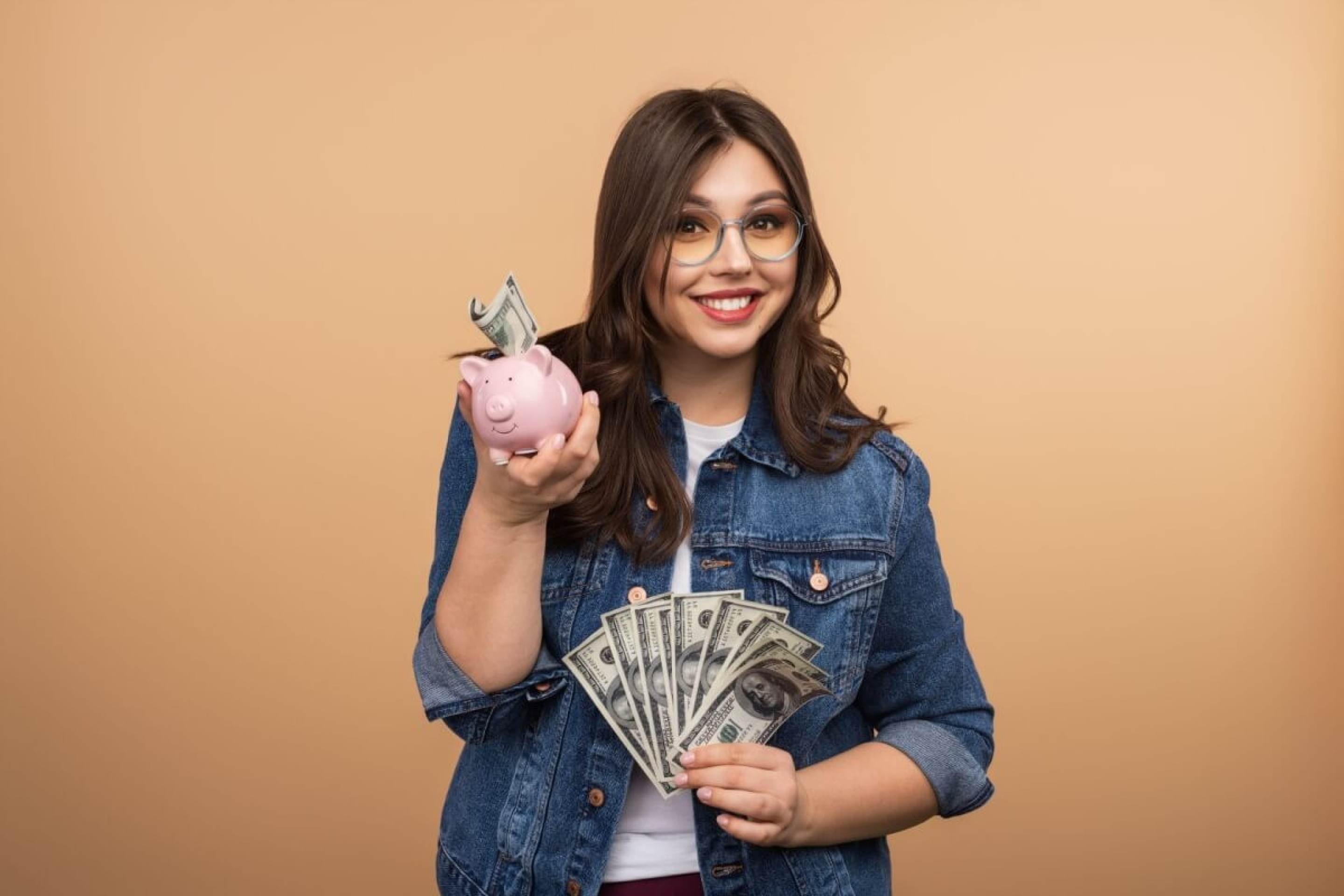 O início da vida profissional traz novas conquistas, mas também exige escolhas financeiras mais conscientes (Imagem: Max kegfire | Shutterstock) - (crédito: EdiCase) O início da vida profissional traz novas conquistas, mas também exige escolhas financeiras mais conscientes (Imagem: Max kegfire | Shutterstock) - (crédito: EdiCase)