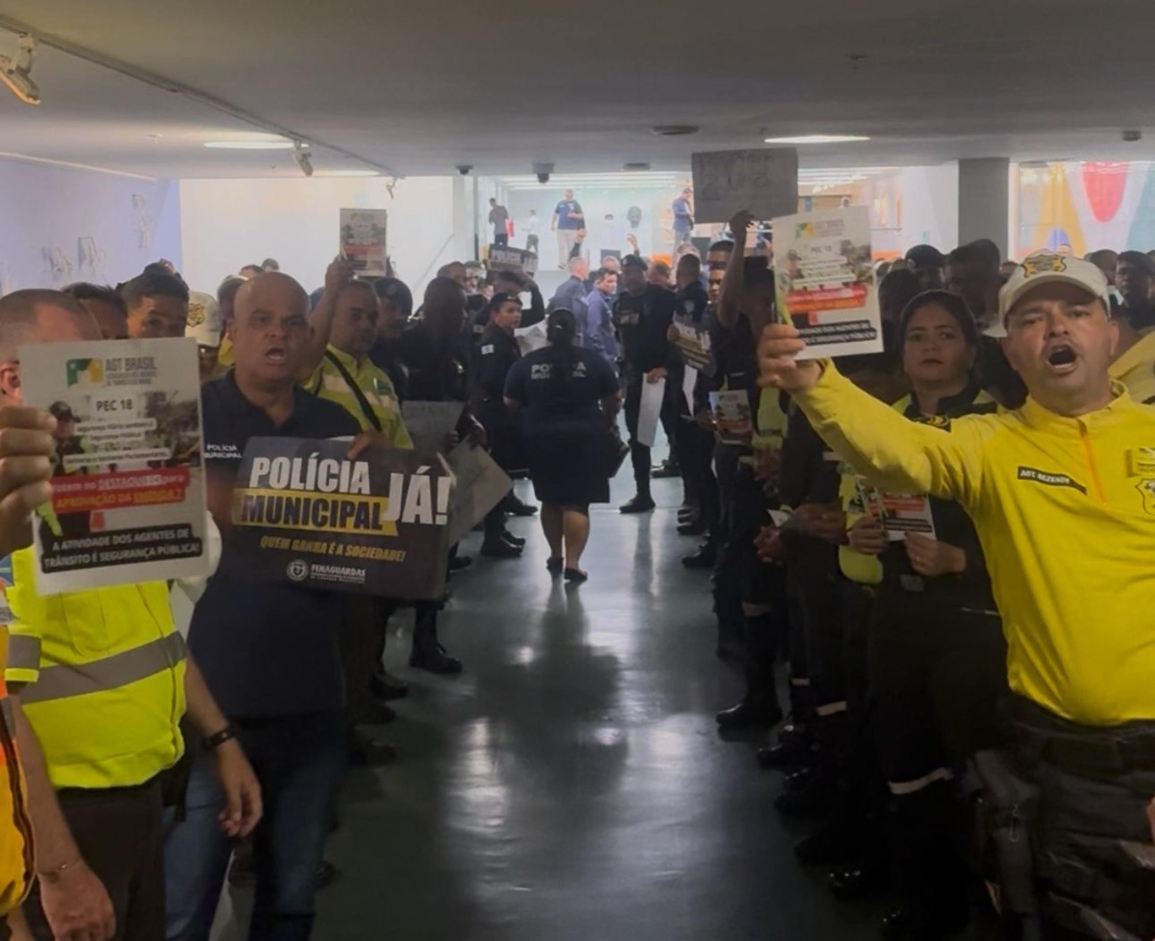 Guardas municipais protestam contra destaque à PEC da Segurança