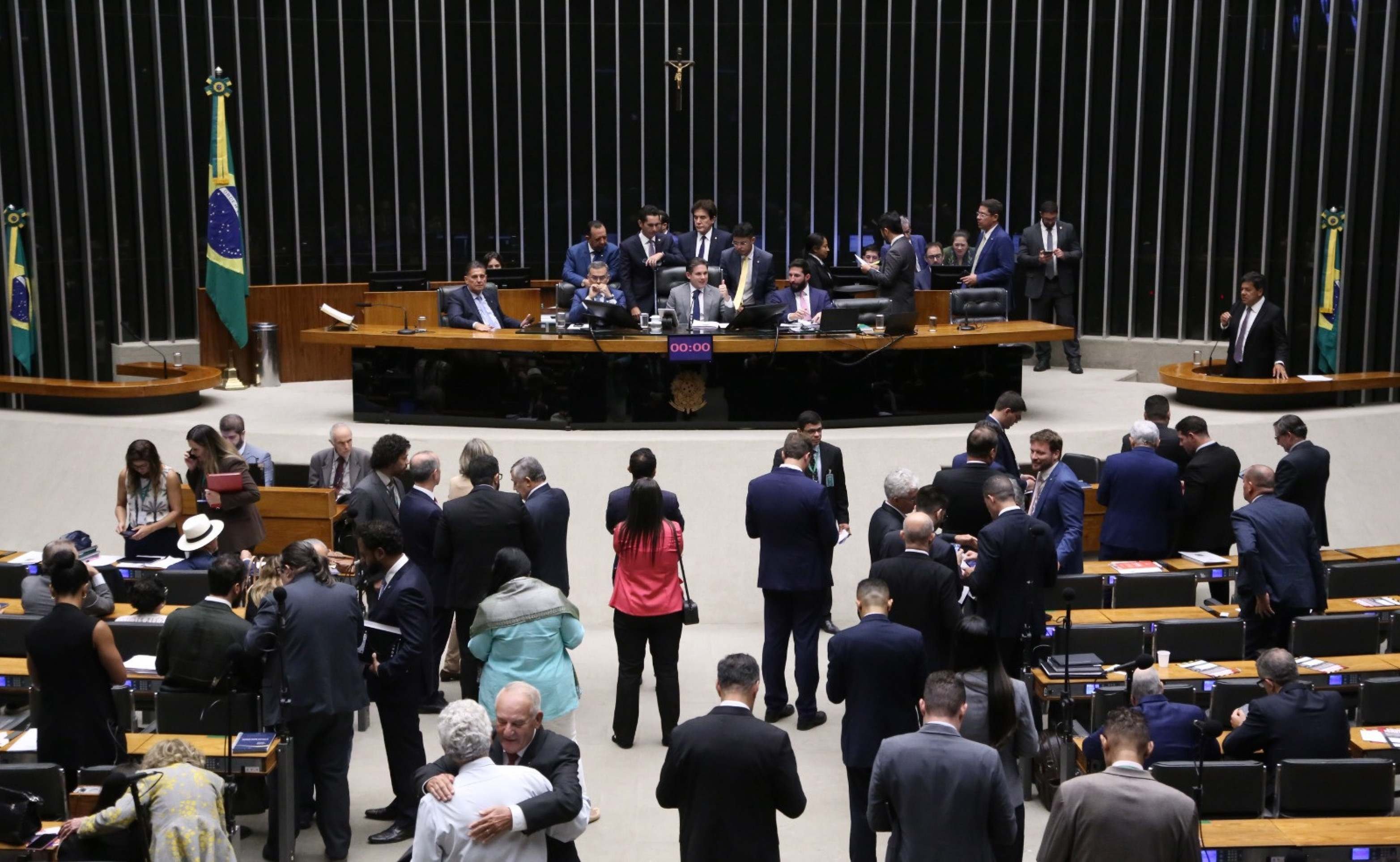 Câmara aprova PEC da Segurança Pública e texto segue ao Senado