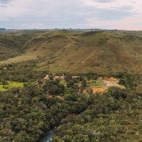 Ambientalistas explicam que equilíbrio hídrico da região pode ser afetado pela ocupação urbana -  (crédito:  Ádamo Carramilo)