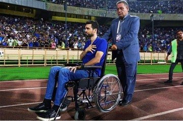 Leandro Padovani saudado por torcedores do Esteghlal Tehran na primeira apari&ccedil;&atilde;o ap&oacute;s grave les&atilde;o -  (crédito: Arquivo pessoal)