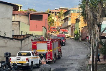 Até o momento, segundo o Corpo de Bombeiros Militar de Minas Gerais (CBMMG), não há um número exato de vítimas. A maioria seriam idosos -  (crédito: Wellington Barbosa/EM/d.A. Press)