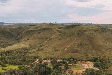 Ambientalistas explicam que equilíbrio hídrico da região pode ser afetado pela ocupação urbana -  (crédito:  Ádamo Carramilo)
