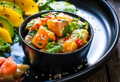 Ceviche de salmão com manga e abacate (Imagem: Jacek Chabraszewski | Shutterstock) -  (crédito: EdiCase) -Ceviche de salmão com manga e abacate (Imagem: Jacek Chabraszewski | Shutterstock) -  (crédito: EdiCase)