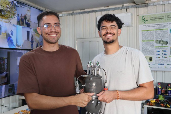  Alunos do projeto na UnB Patrick Rafael e Enrique Teixeira: inspira&ccedil;&otilde;es internacionais -  (crédito:  Bruna Gaston CB/DA Press)