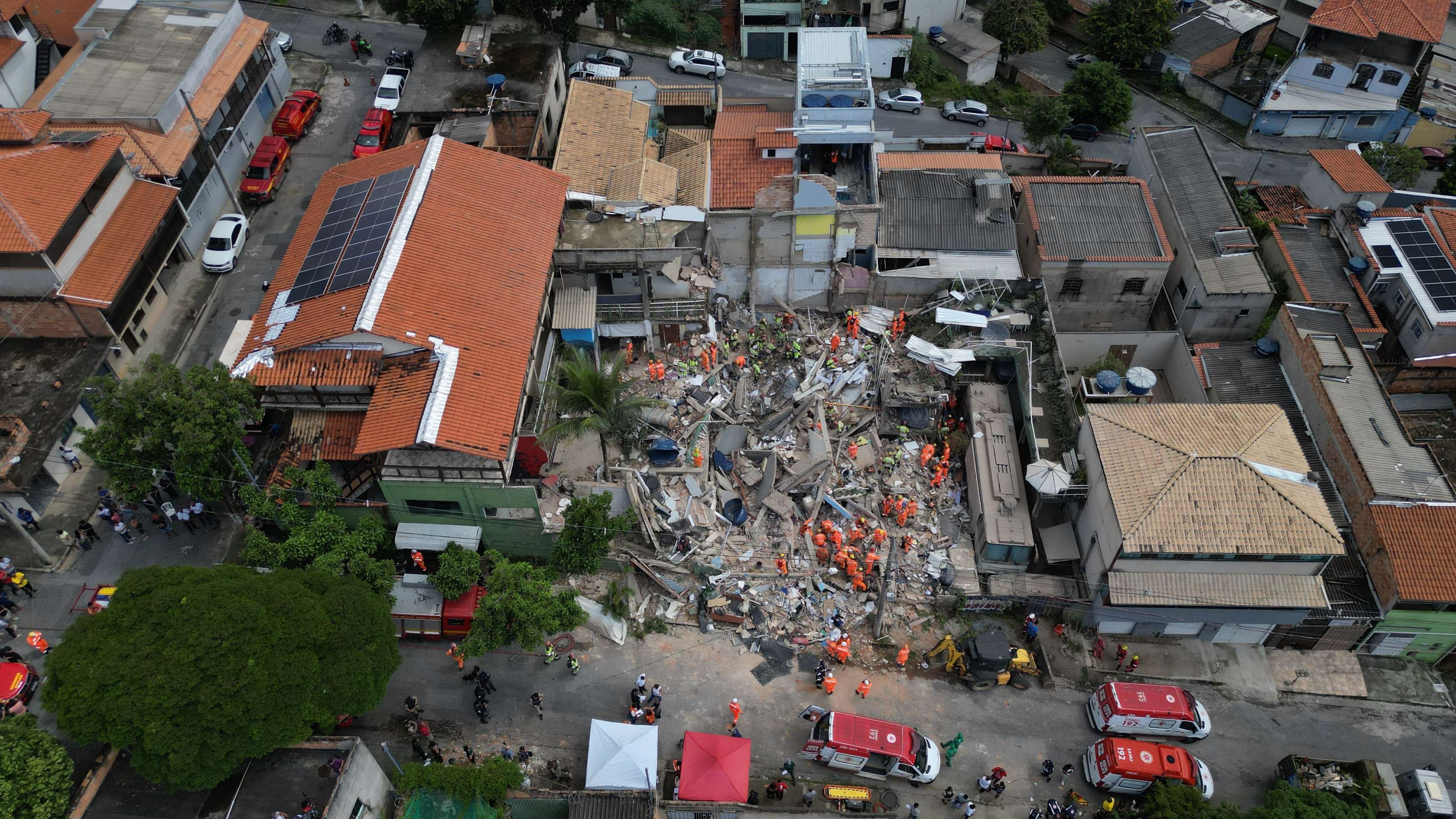 Prédio desaba em BH e deixa ao menos 6 mortos