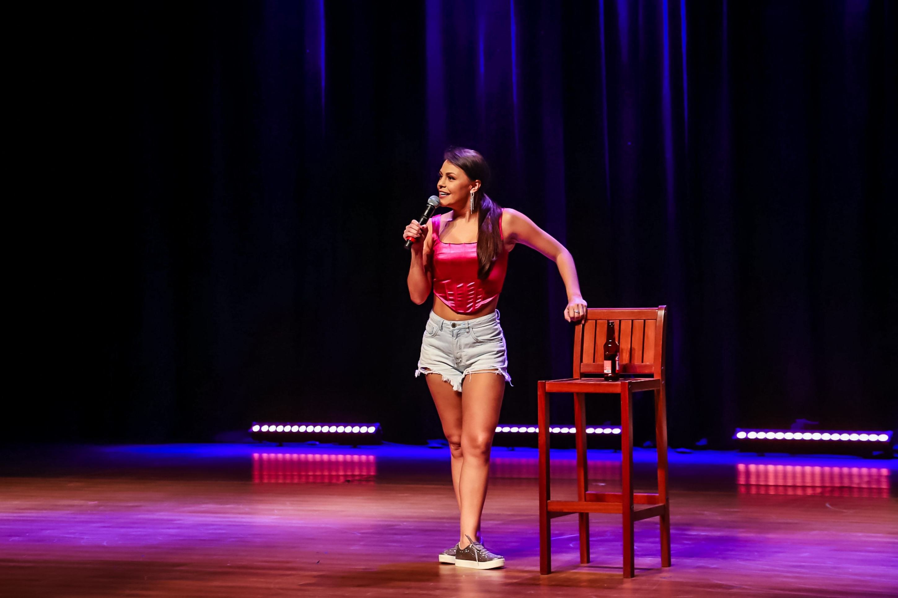 Bruna Louise chega a Brasília com novo show de comédia em maio