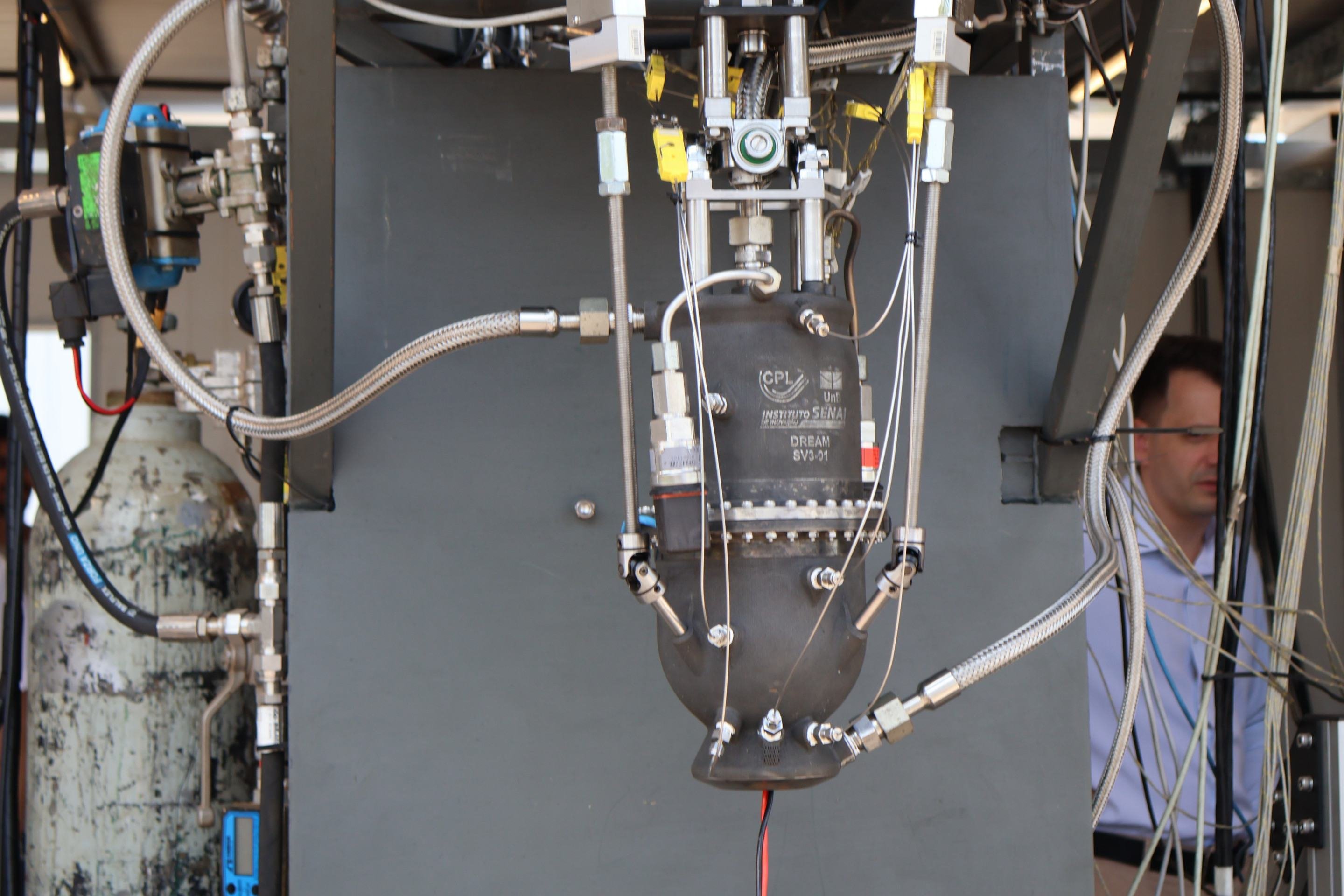 O motor surgiu no &acirc;mbito do projeto SARA, do Instituto de Aeron&aacute;utica e Espa&ccedil;o (IAE). UnB foi selecionada para desenvolver a pe&ccedil;a      