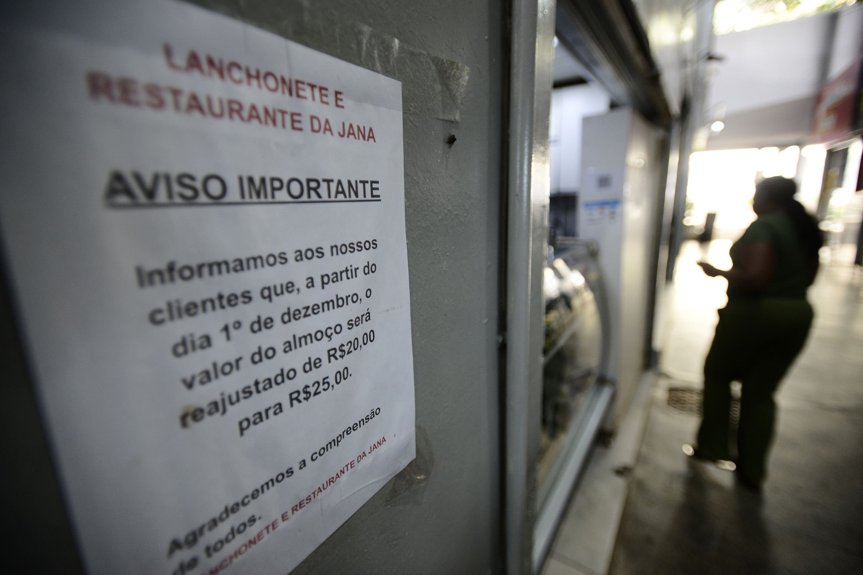 Para Abrasel, aumento n&atilde;o afastou clientes, mas recategorizou