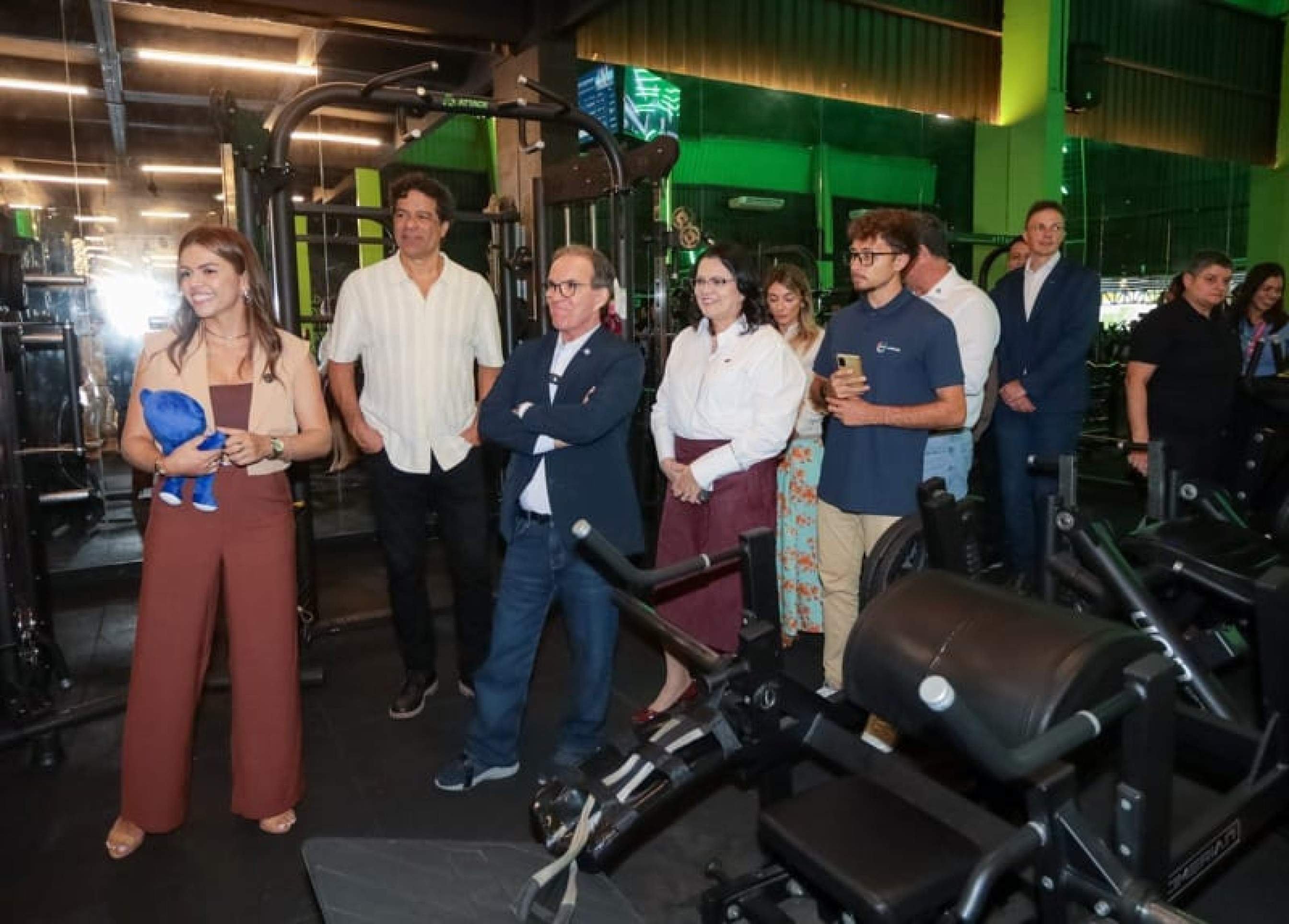 Thamy Ribeiro comanda a academia LA Fitness e recebeu a visita do presidente do Sebrae e do ex-jogador Ra&iacute; Oliveira, embaixador do programa Acredita