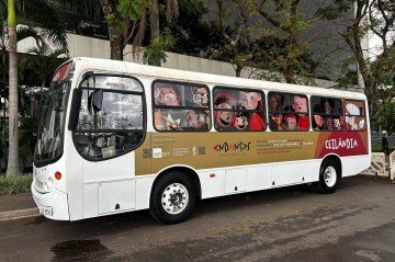 Alunos poderão visitar, dentro do ônibus, uma exposição com a história da região administrativa, em cartaz até 30 de março -  (crédito: Fotos: Manuela Sá/CB/D.A Press)