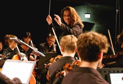 Andréa Huguenin Botelho assume a orquestra depois de 138 anos regida apenas por profissionais homens -  (crédito: Roberta Sant’An)