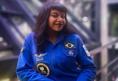 Caroline vai a escolas para falar sobre astronomia e ciências de forma acessível  e encorajar estudantes a seguir a carreira -  (crédito: Victor Hugo Antunes)