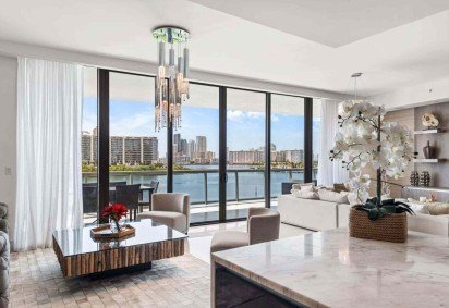 Janelas do piso ao teto valorizam os ambientes (Imagem: Anthony Giarrusso | Shutterstock) -  (crédito: EdiCase) -Janelas do piso ao teto valorizam os ambientes (Imagem: Anthony Giarrusso | Shutterstock) -  (crédito: EdiCase)