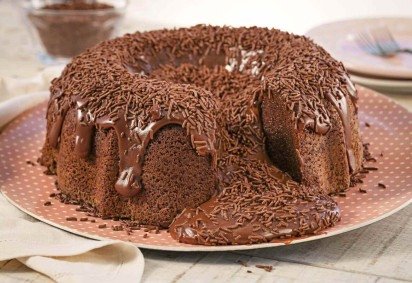 Bolo de chocolate com cobertura de brigadeiro (Imagem: babihz | Shutterstock) -  (crédito: EdiCase) -Bolo de chocolate com cobertura de brigadeiro (Imagem: babihz | Shutterstock) -  (crédito: EdiCase)